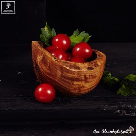 Bowl made of olive wood with natural border